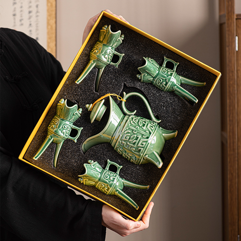 High-End Retro Ceramic Wine Set, , Home Creative Gift Box, Light Luxury Style