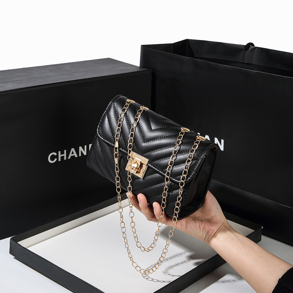 Lingge Chain Small Square Bag for Women, Stylish Lock Buckle Crossbody, Textured Shoulder Handbag for Casual Outfits