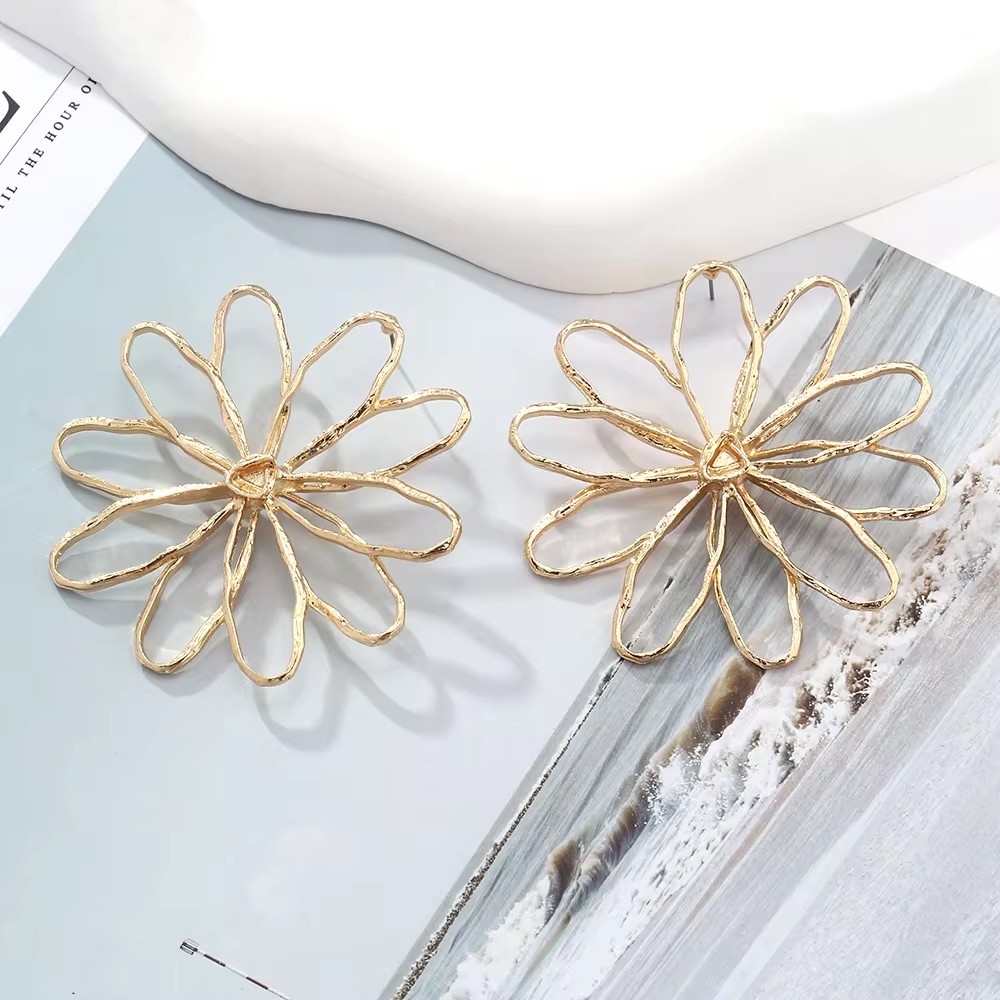 Retro Hollow Vedawas Flower Earrings, Elegant Women Accessories, Simple Banquet and Wedding Party Jewelry