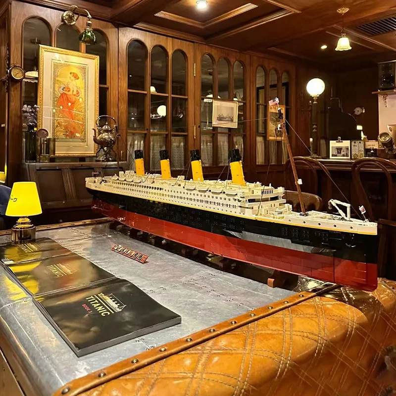Stock Home Decoration Large Cruise Boat Ship Steamship Desktop Ornament for Kids Gift