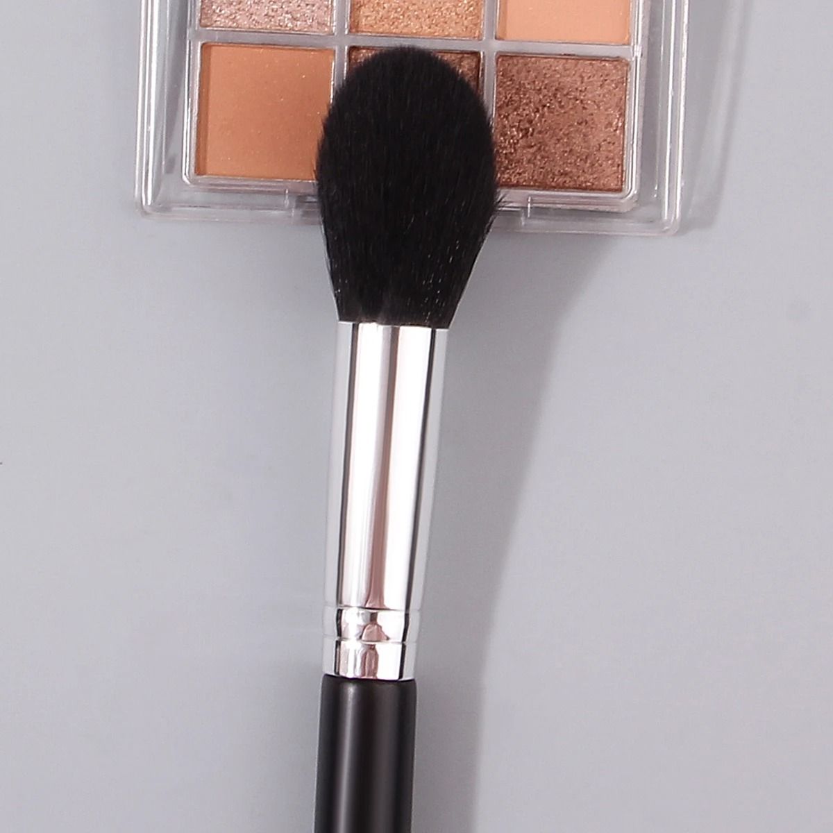 High-Quality Soft Flame Makeup Brush Professional Highlight Smudge Blush Multi-Purpose Beauty Tool