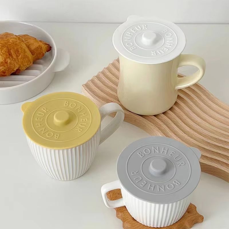 Simple Solid Color Concave Embossed Letter Silicone Rubber Integrated Water Cup Dust Cover Lid