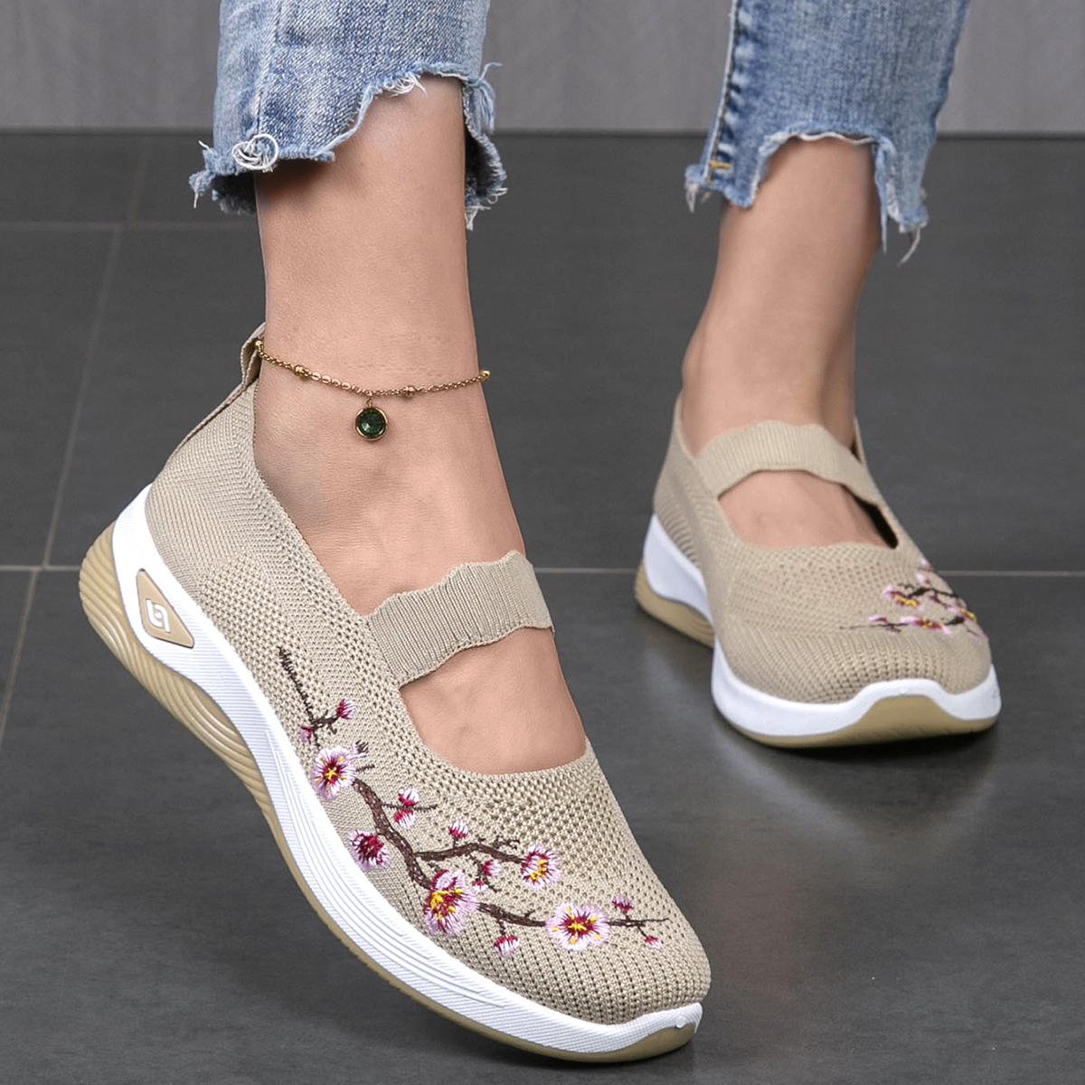 Spring New Women's Sports Shoes, Fashionable, Breathable & Lightweight Casual Flat Shoes