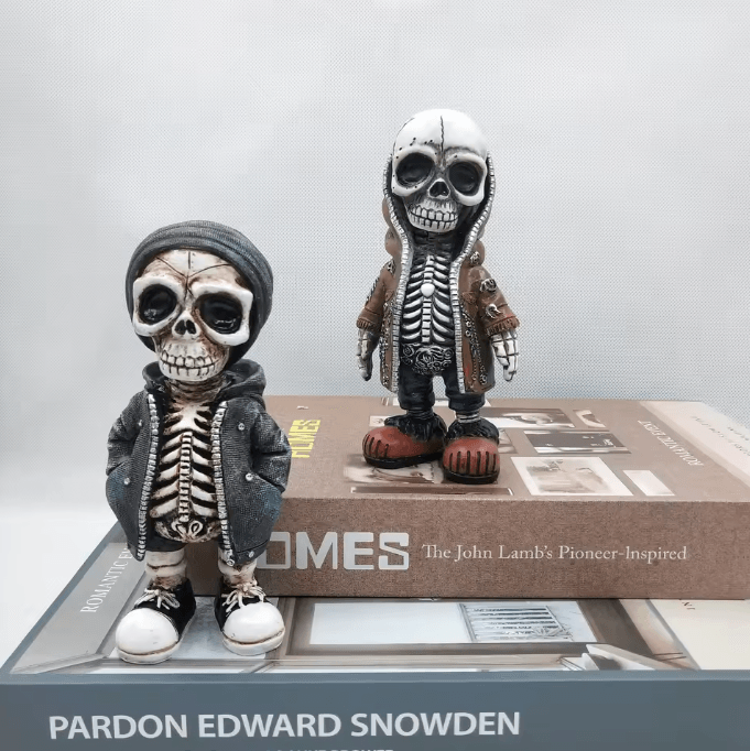 Cool Mini Skeleton Resin Figurine – Spooky Skull Statue for Halloween & Home Decor