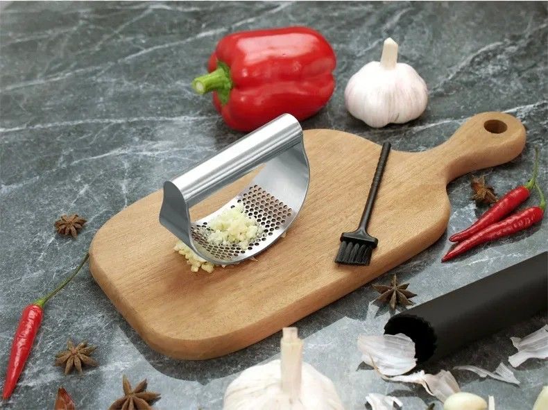 Upgraded Stainless Steel Garlic Press Rocker Manual Garlic Ginger Crusher and Mincer Kitchen Tool