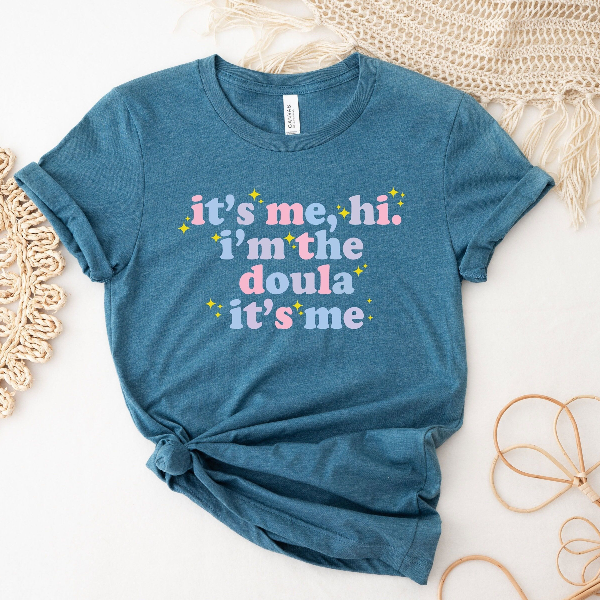 It s Me Hi I m the Doula Shirt Funny Birth Doula & Postpartum Doula Graphic Tee Gift