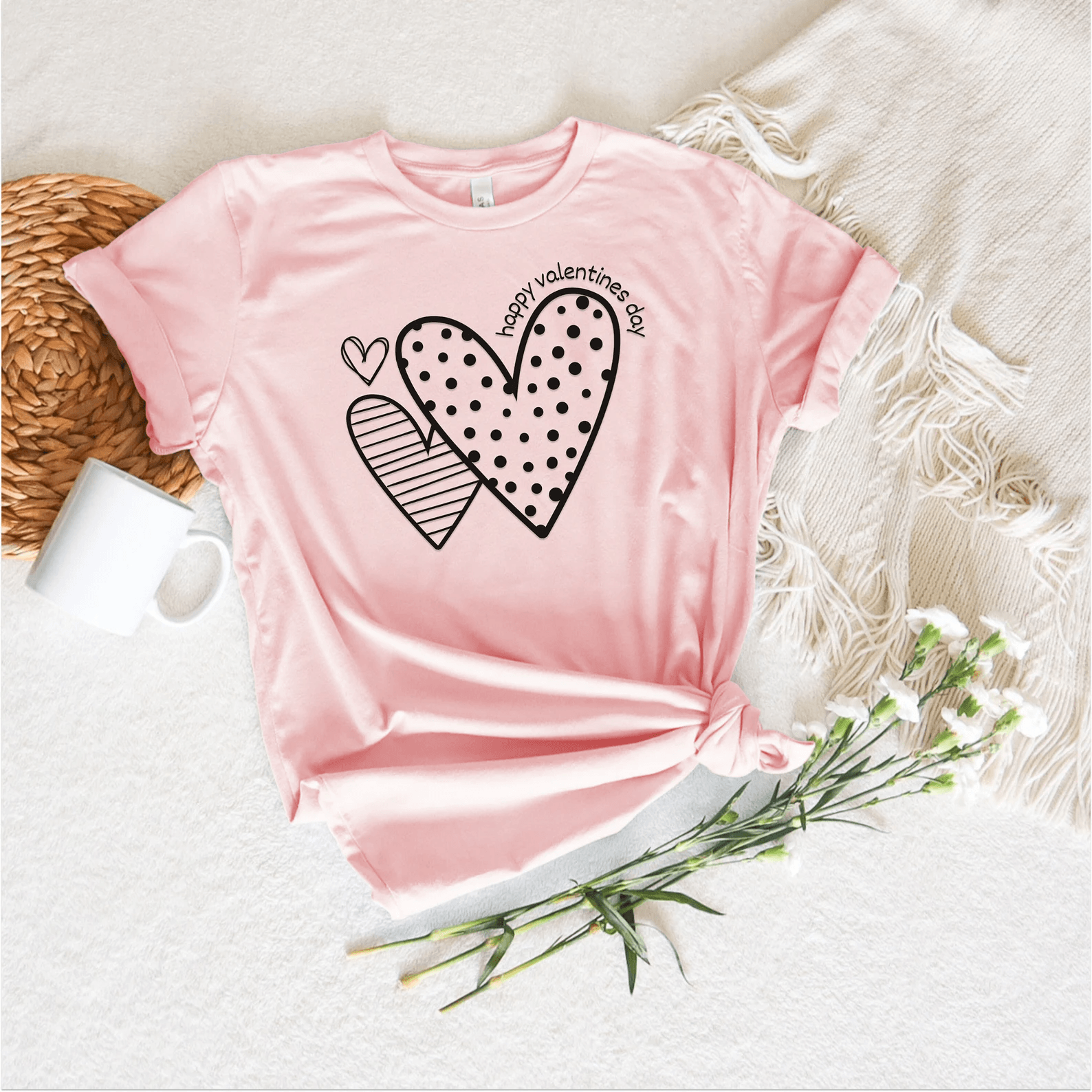 Valentines Day Love Tee for Women Doodle Heart Graphic Shirt Cute Casual Valentine Top