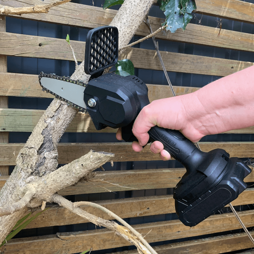 Energy-Efficient Anti-Slip Mini Battery Powered Chainsaw: Lightweight, Portable, and Powerful!