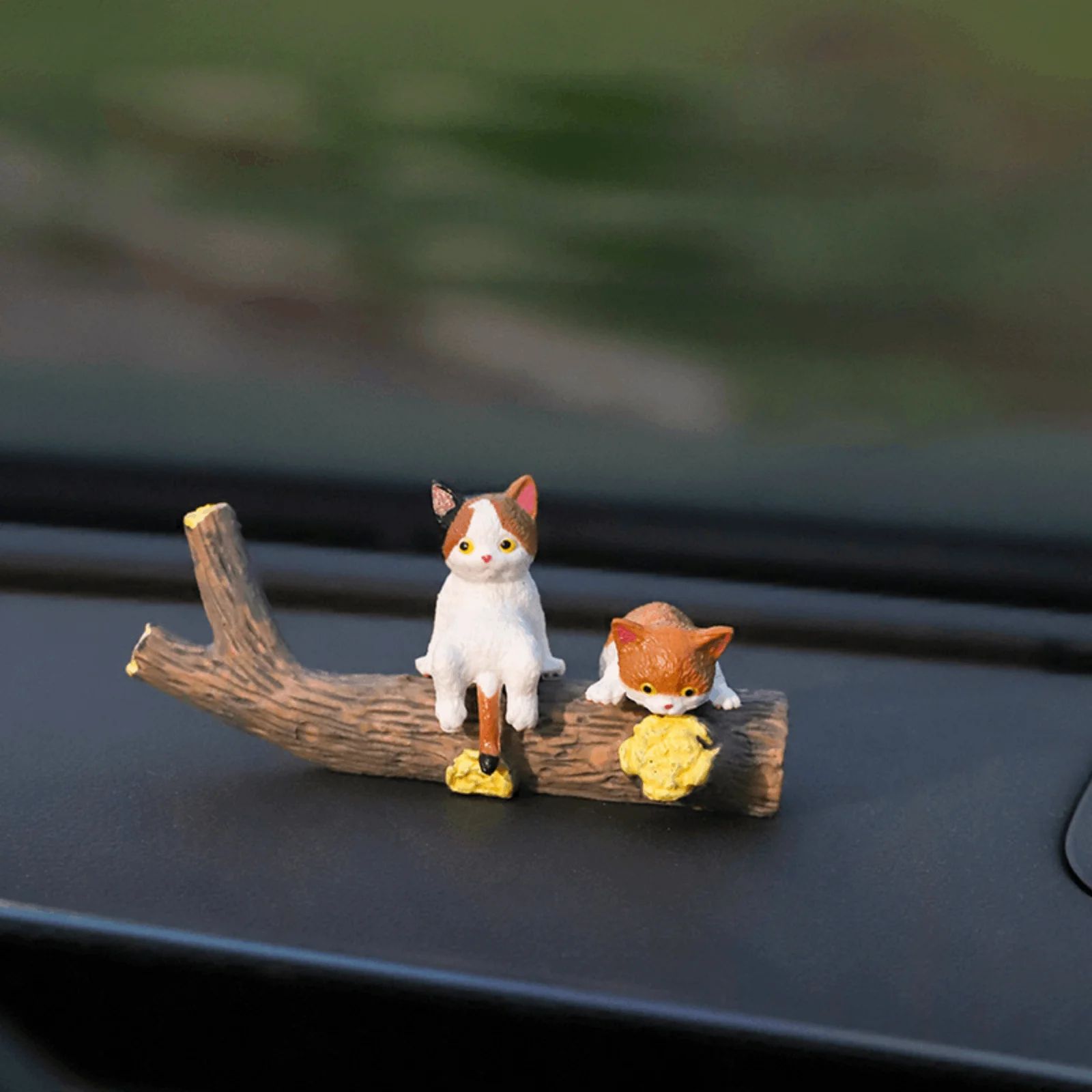 Charming Mini Cat Figurine Decor – Cute Desk Decoration for Cat Lovers