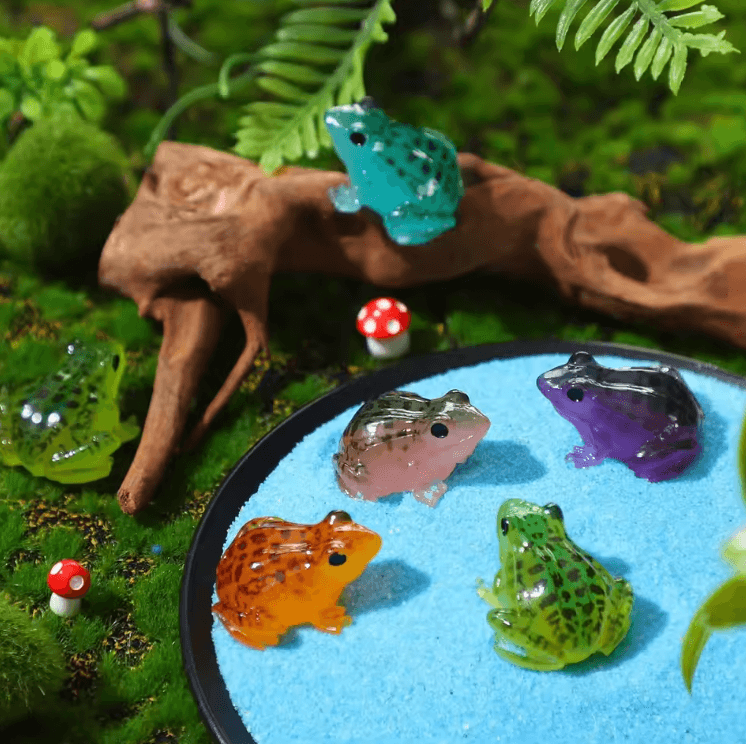 Glow-in-the-Dark Mini Frog Figurines Luminous Resin Set for Terrariums & DIY Decor