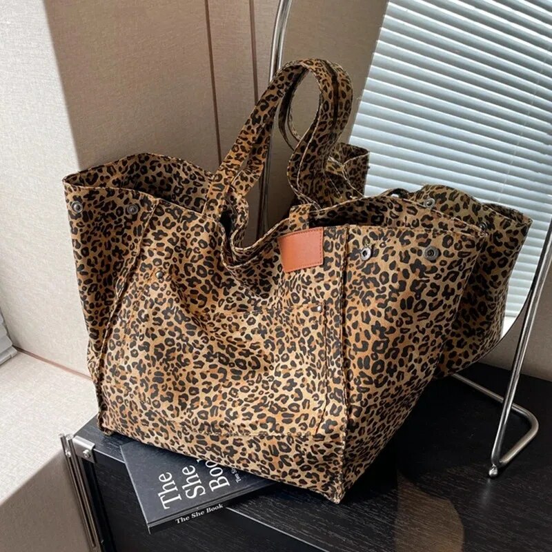 Leopard Pattern Tote Bag Vintage Canvas Shoulder Bag for School Work and Shopping Large Capacity Handbag