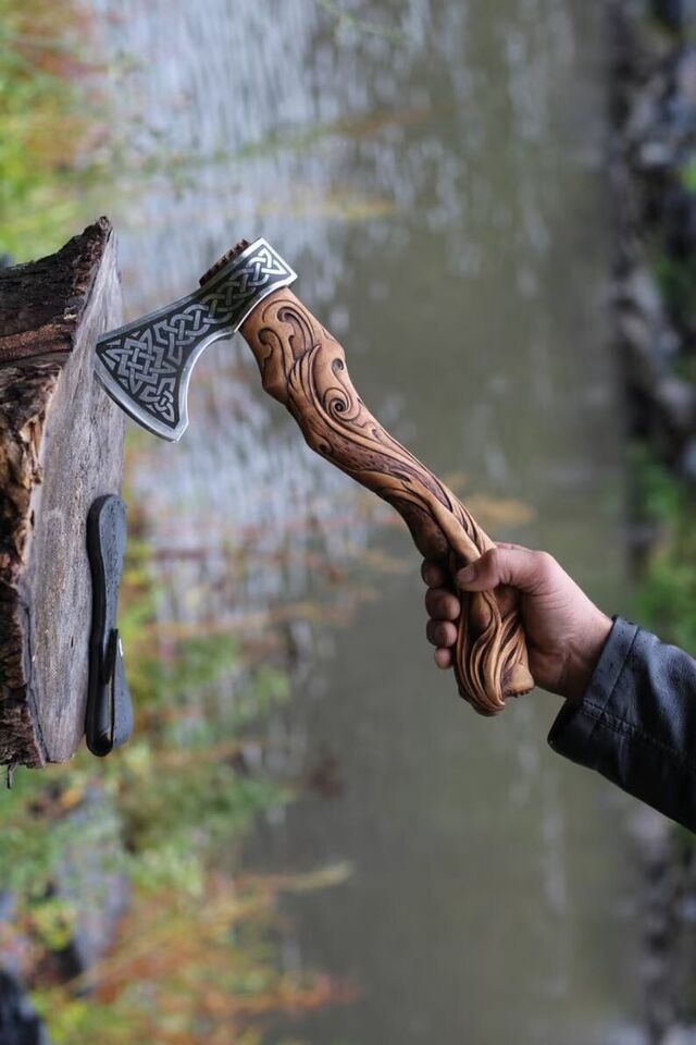 Hand-Forged Viking Axe | 18 High Carbon Steel Blade | 5.5 Razor Sharp Cutting Edge for Wood & Outdoor Use