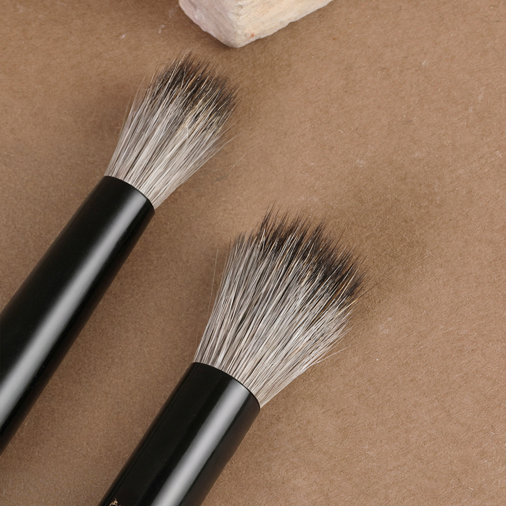 Luxury Handmade Make Up Brush, Small Stippling Brush Soft Lynx Goat Hair, Professional Raw Lacquer Handle Makeup Brushes
