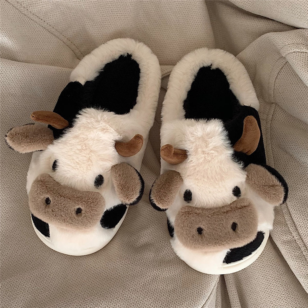 Winter Home Slippers for Couples, Warm Plush Cartoon Cow, Anti-Slip Cotton Slipper for Men and Women, Comfortable Indoor