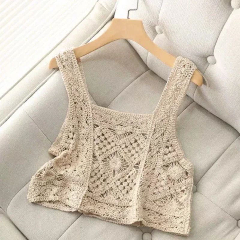 Retro Lace Halter Hollow-Out Crop Top – Tassel Beach Cami with Built-In Bra