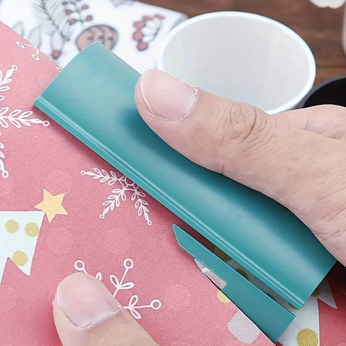 Portable Wrapping Paper Cutter for Clean Gift Wrap Cuts