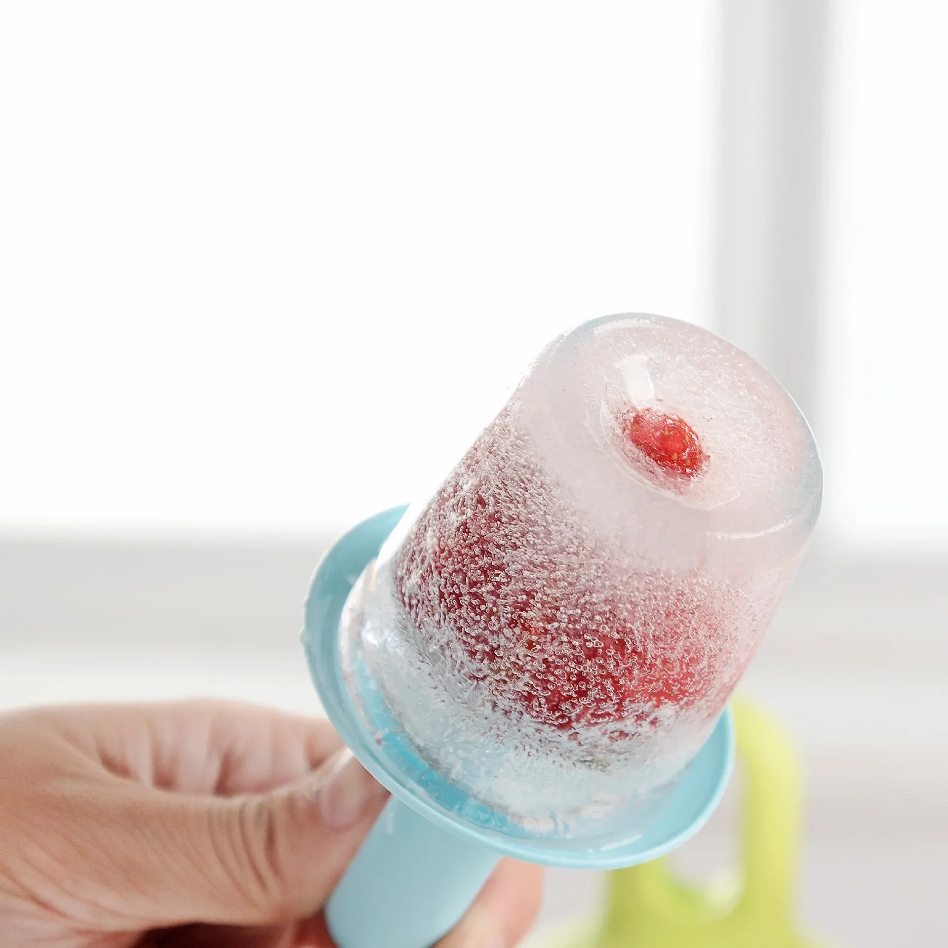 Silicone Popsicle Mold DIY Ice Cream and Fruit Pop Maker