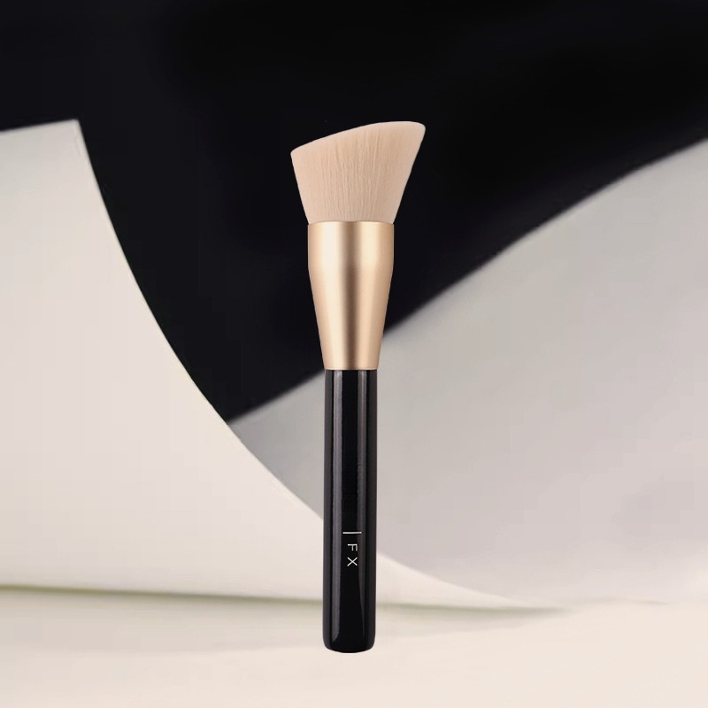 Professional THE MAXIMIZING FULL FACE BRUSH Angled Smooth Foundation Cream Makeup Brush for Perfect Blending