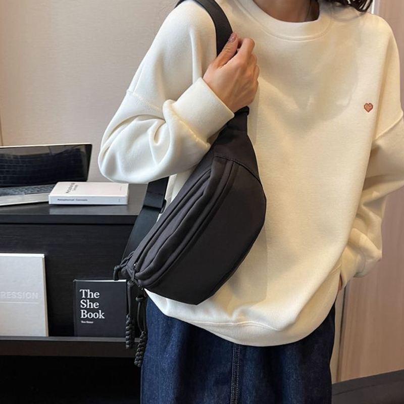 Neutral Style Handbag Autumn & Winter Trend with Slouchy Shoulder Strap