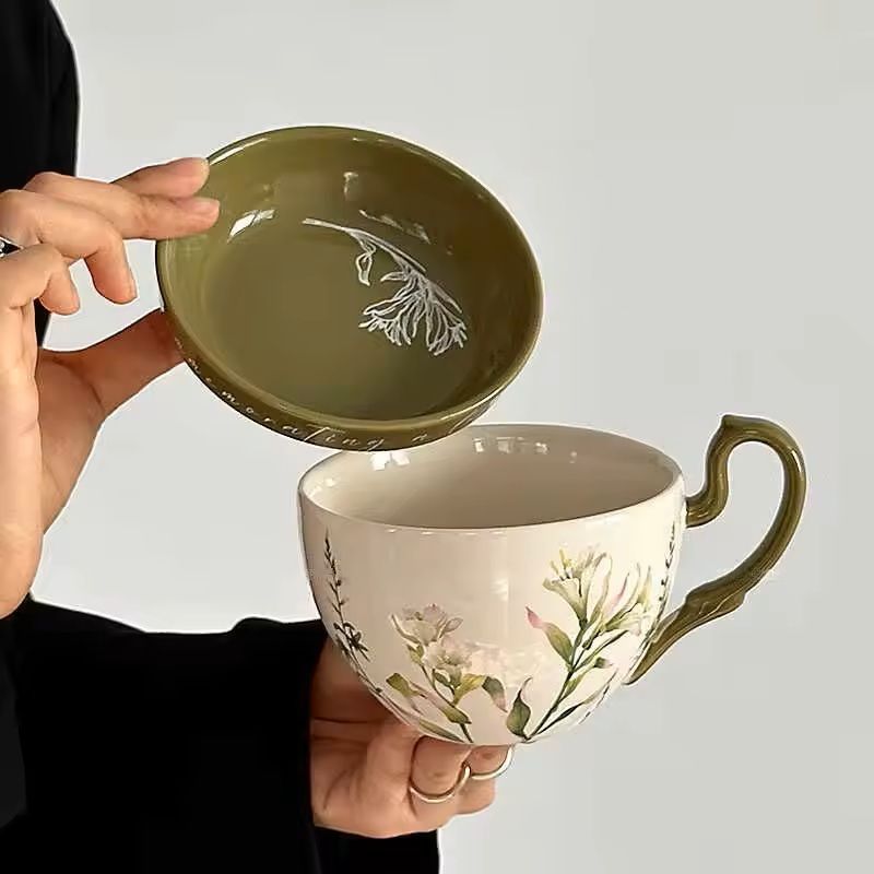 Large Ceramic Breakfast Mug with Lid and Saucer, Retro Style