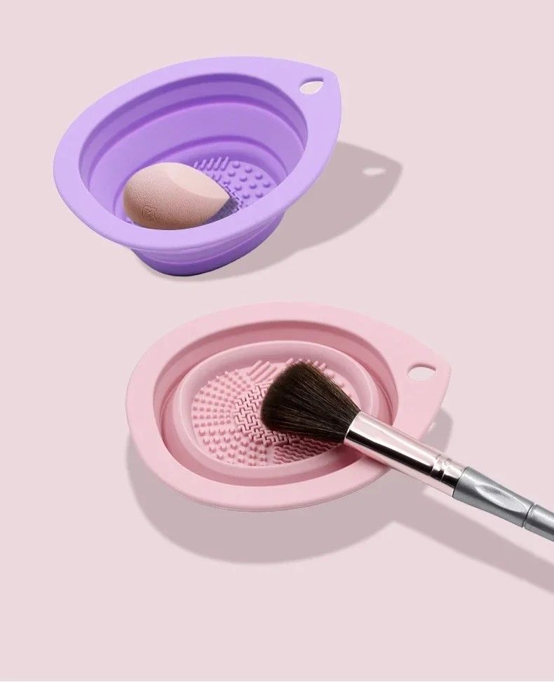 Premium Silicone Makeup Brush Cleaning Bowl & Powder-Puff Scrubber, the ultimate foldable tool for spotless brushes