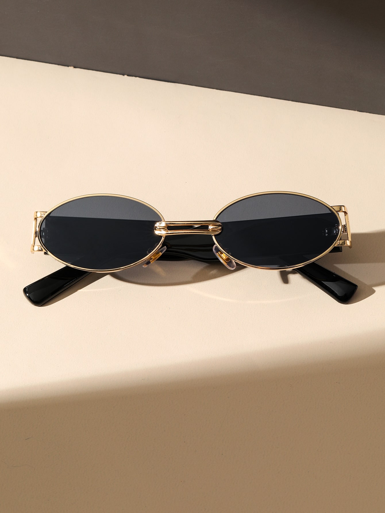 Unisex Plastic Oval Frame Sunglasses for Travel, Beach, Photography
