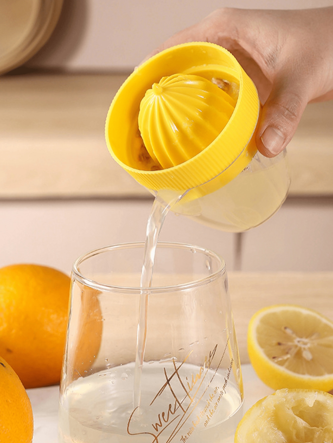 Manual Lemon Juicer Plastic Orange and Grapefruit Squeezer for Effortless Juice Extraction