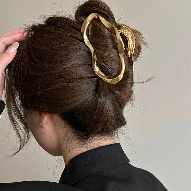 Elegant Gold Hollow Liquid Hair Claw Clip Trendy Metal Hairpin for Women