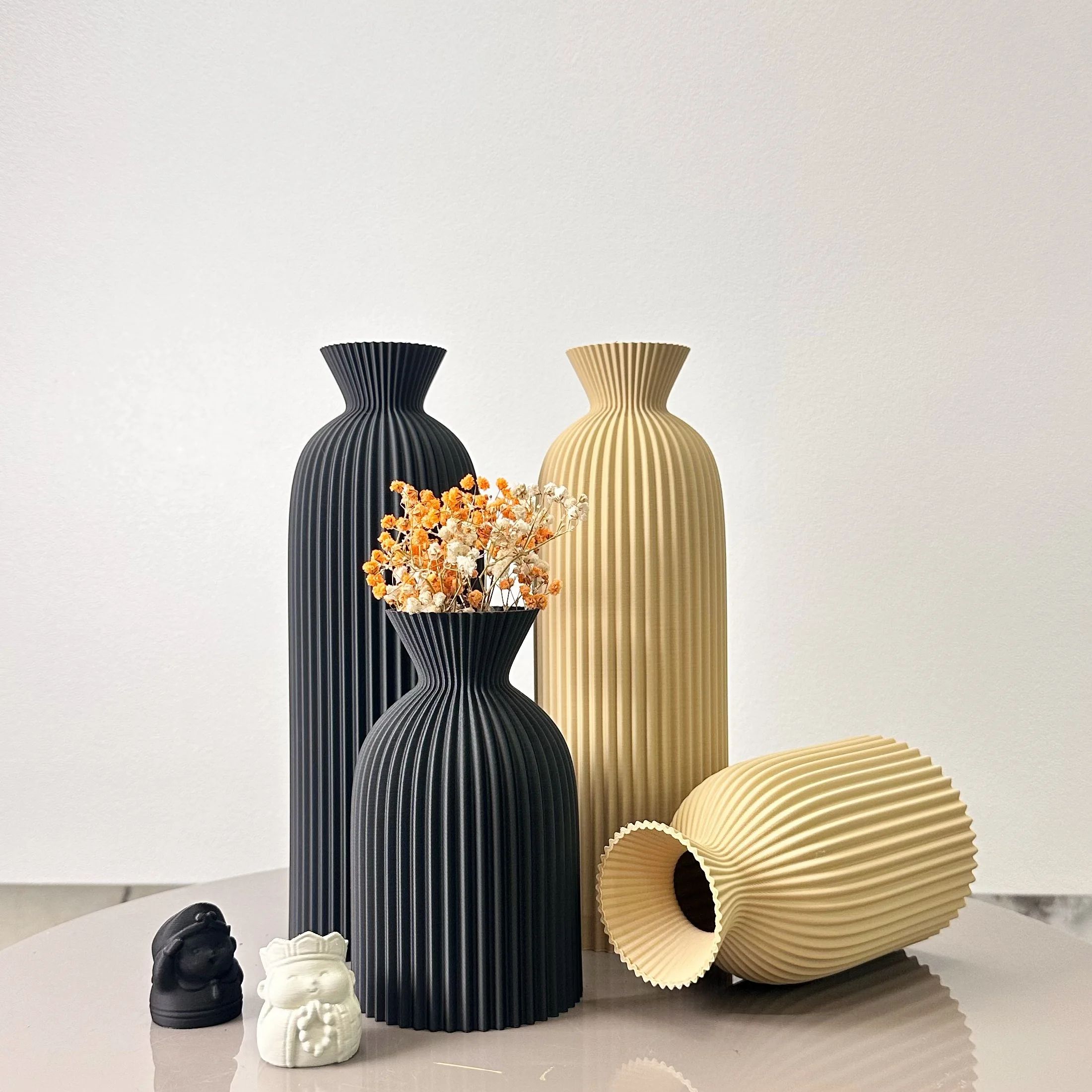 2-Piece Wavy Pattern Art Decorative Vases for Home