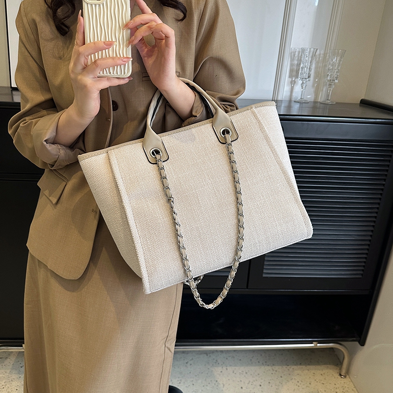 Fashionable Canvas Tote Bag with Chain and Zipper Large Capacity Womens Shoulder Bag for Commuter Shopping