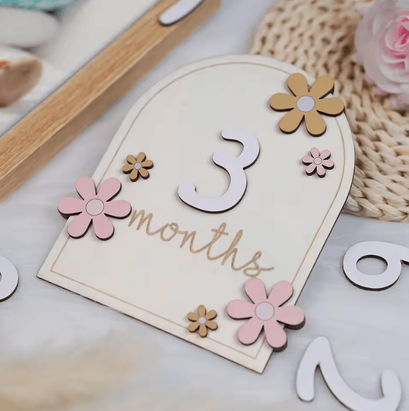 Floral Wooden Baby Milestone Cards – Double-Sided Monthly Photo Props