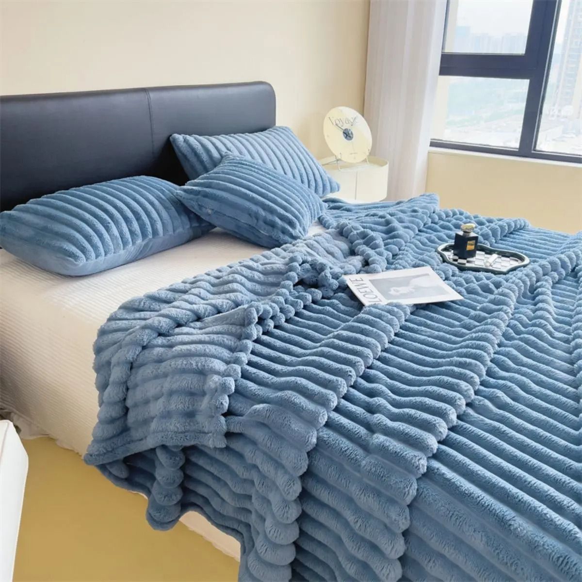 Ultra-Soft Thickened Wide-Striped Versatile Fleece Blanket