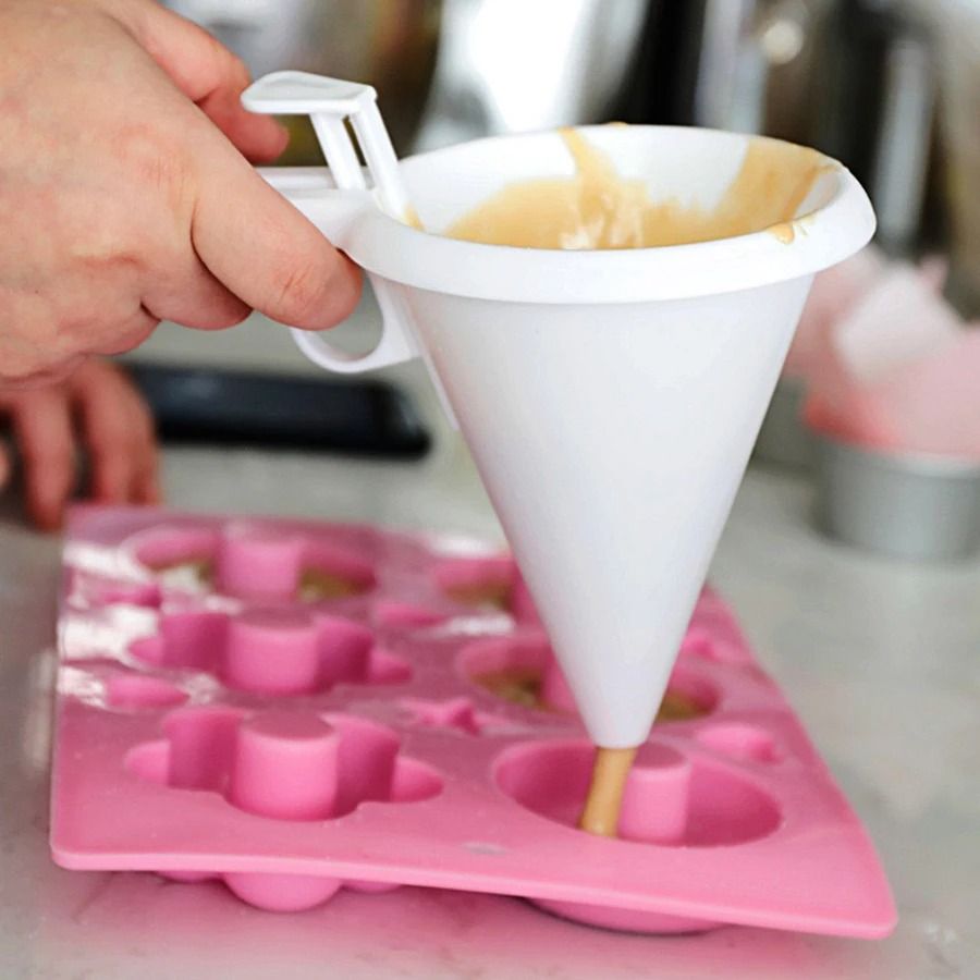 Hand-Held Adjustable Baking Funnel – Precision Liquid Batter & Chocolate Dispenser