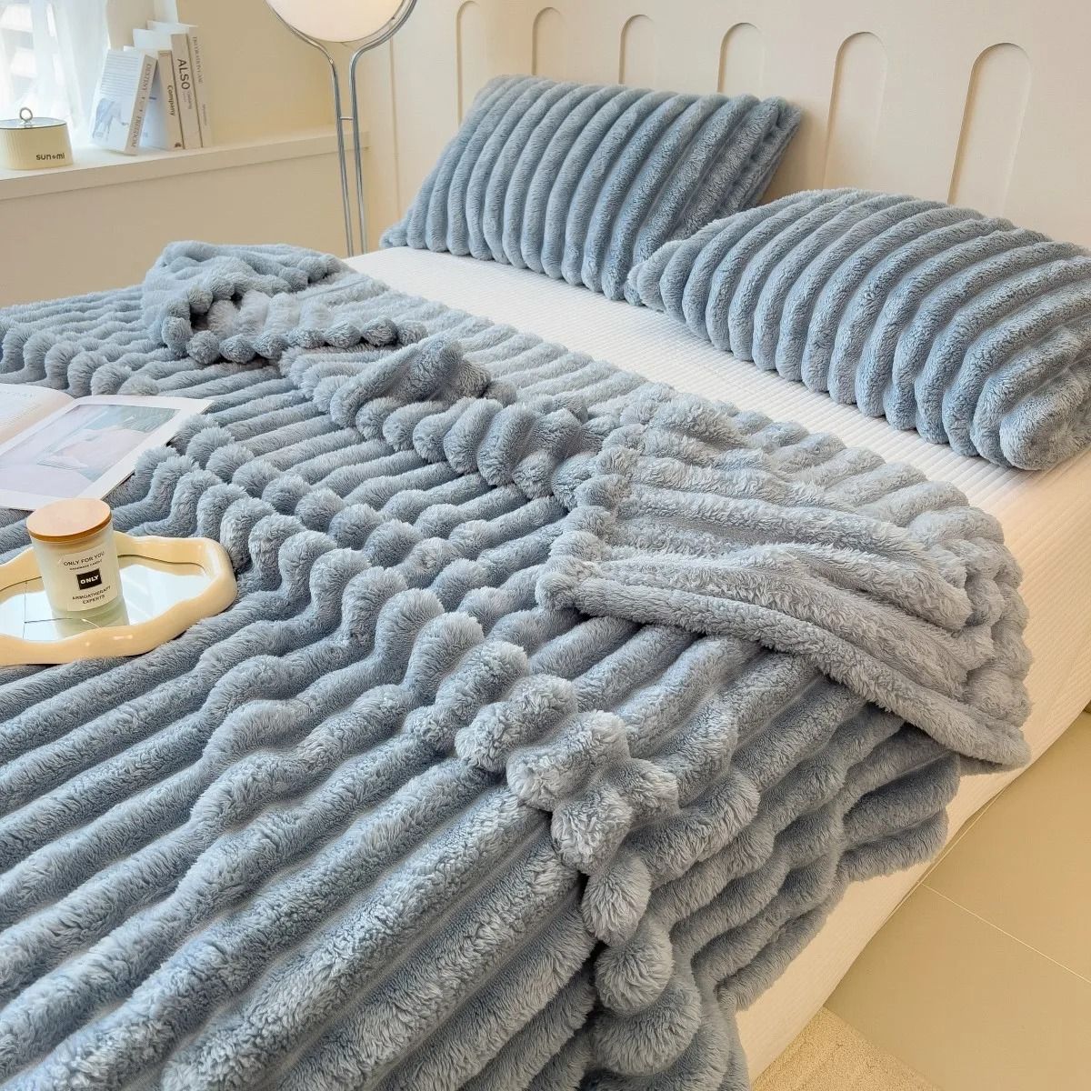 Ultra-Soft Thickened Wide-Striped Versatile Fleece Blanket