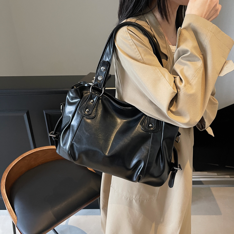 Large Capacity Women's Retro PU Shoulder Tote Bag in Pure Color