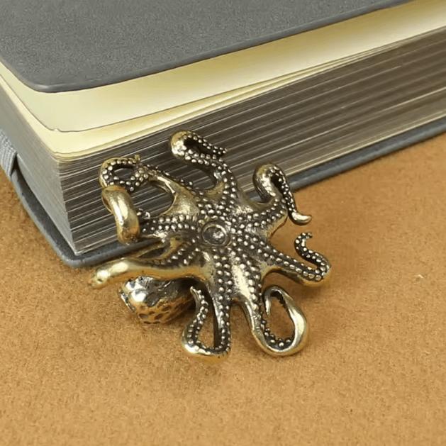 Vintage Brass Octopus Mini Figurine – Retro Ocean-Inspired Desk Decor & Tea Pet Ornament