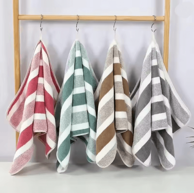 PureComfort Soft Absorbent Bath Towel Set for Men and Women