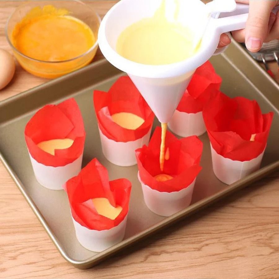 Hand-Held Adjustable Baking Funnel – Precision Liquid Batter & Chocolate Dispenser