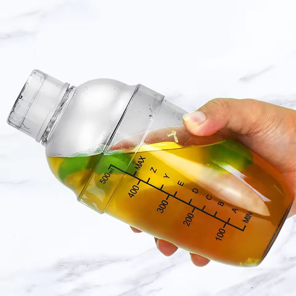 Barista-Style Drink Mixer - Premium Plastic Cocktail Shaker with Measuring Scales (350–1000 ml)