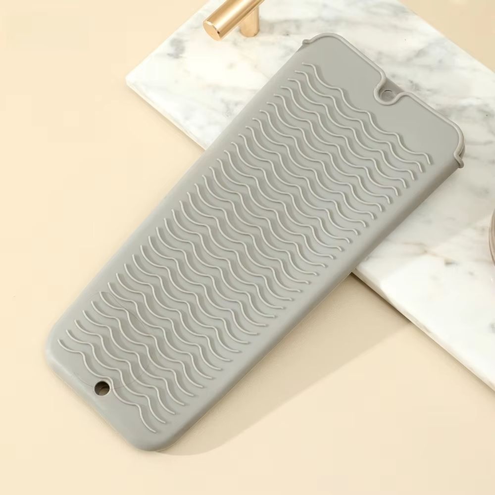 Heat Resistant Silicone Hair Styling Mat and Travel Pouch