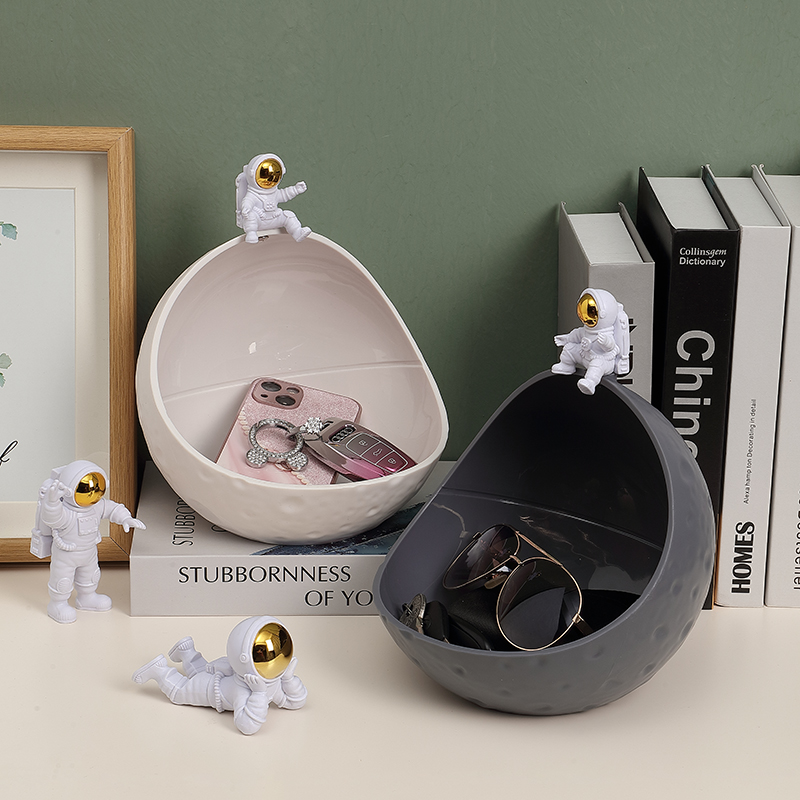 Astronaut Keychain Storage Box Moon Organizer for Desk Decor
