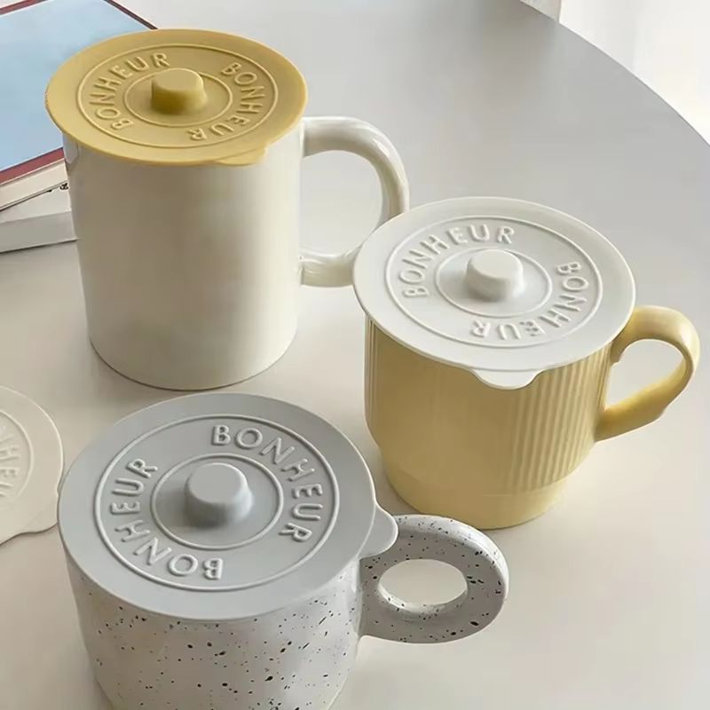 Simple Solid Color Concave Embossed Letter Silicone Rubber Integrated Water Cup Dust Cover Lid