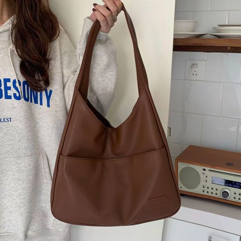 Fashionable Black Leather Tote Bag, Large Capacity, Simple Casual Women's Commuting Bag, Versatile Shoulder Bag