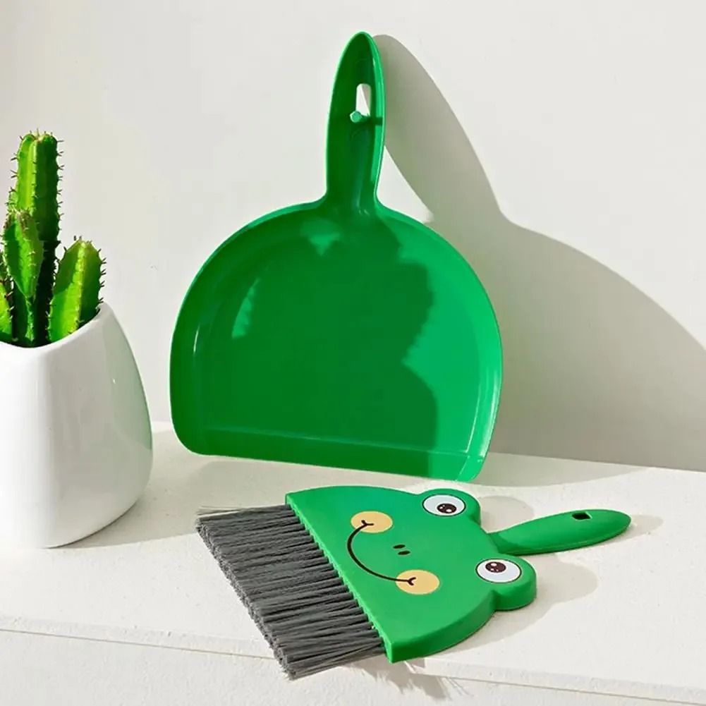 Cartoon Mini Broom & Dustpan Set – Desktop & Keyboard Cleaning Duo
