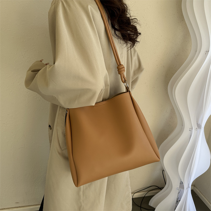 Large Capacity Leather Tote Bag for Women Fashionable Shoulder Bag