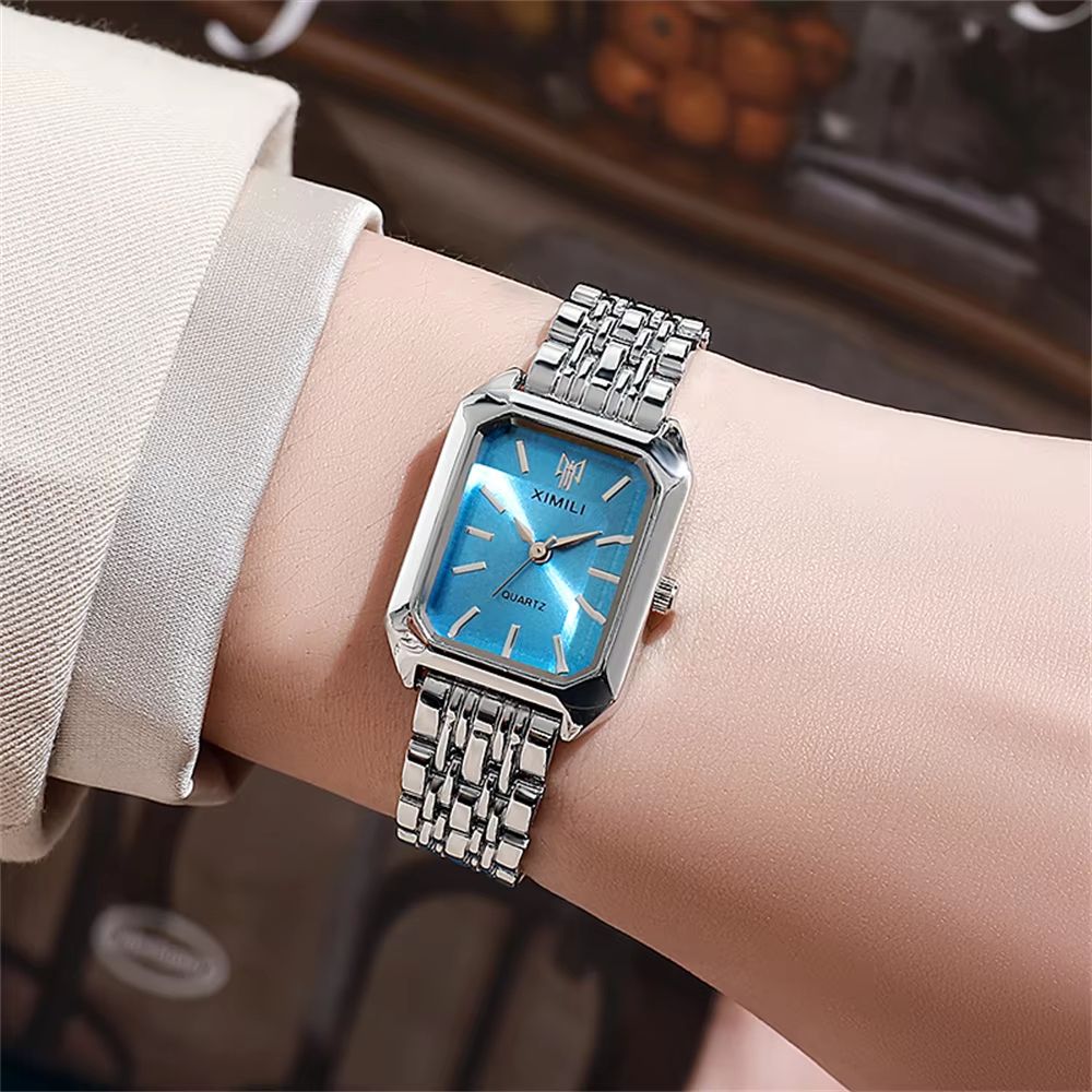 Women's Minimalist Square Quartz Watch – Fashion Sports Silicone Strap Timepiece