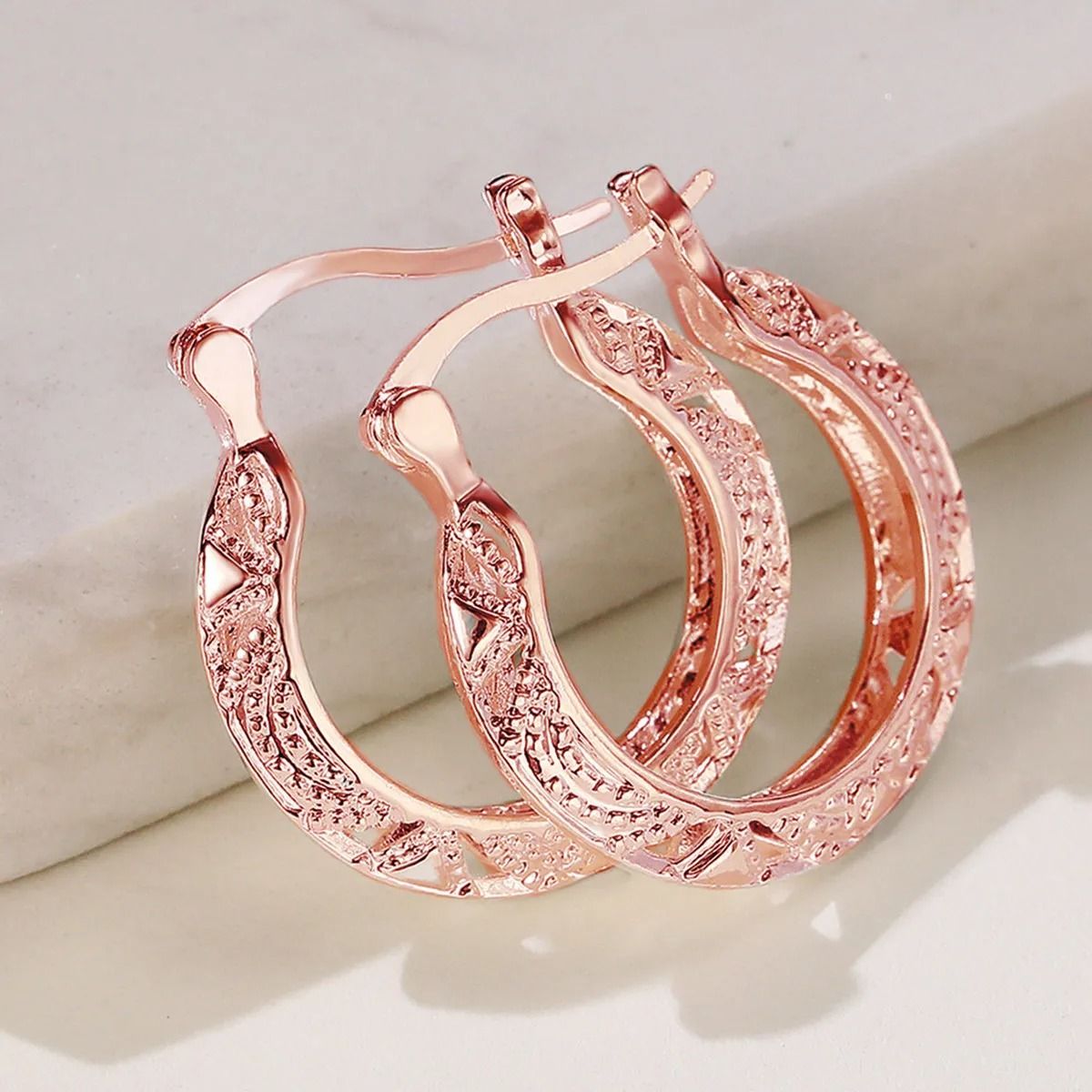 Hollow Out Pattern Hoop Earrings for Women Modern Metal U Shape Circle Style