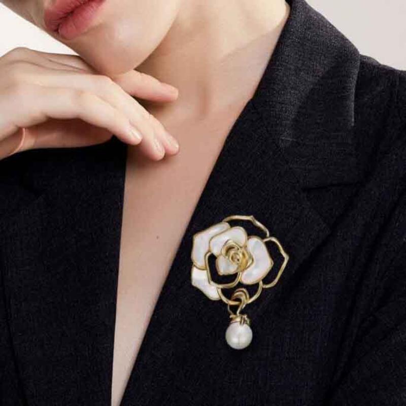 Creative Metal Brooches, Stylish Camellia Imitation Pearl, Women Pins, Event Gifts, Funny Luxury Decoration for Friends