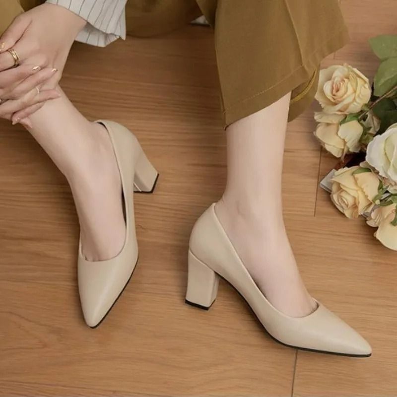 Elegant Pointed Toe Patent Leather Pumps – Slim High Heels for Professional & Evening Wear