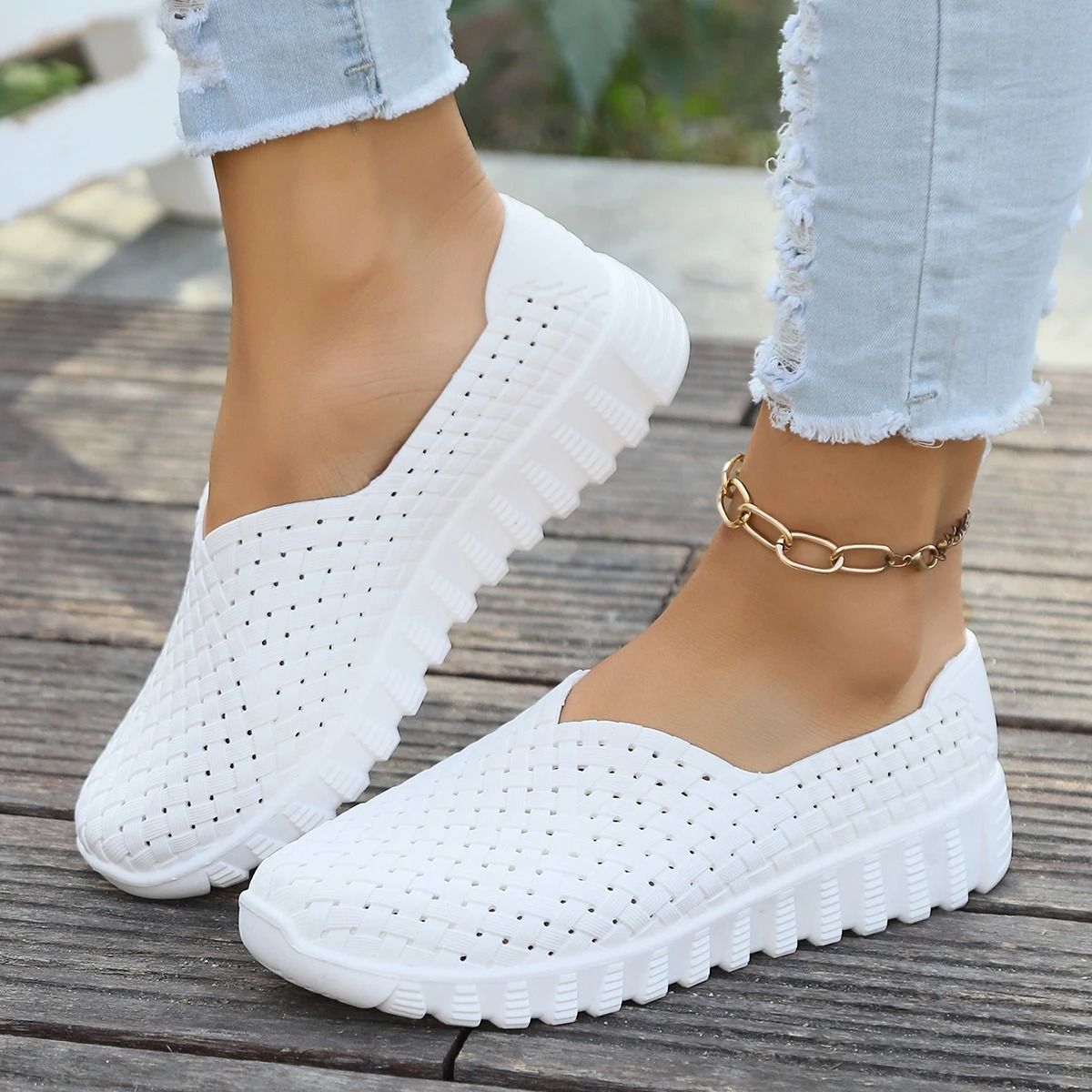 Flat Light Fashion Woven Womens Shoes Large Size Soft Sole Mother Leisure Hollow Out Cloth Shoes Sports Shoes